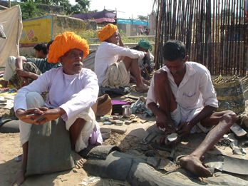 Calzolaio in Rajasthan, India